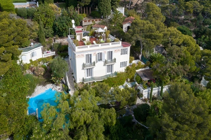 Belle Epoque property of 500 m2 built upon majestic landscaped grounds of 1500 m2, in a quiet and re