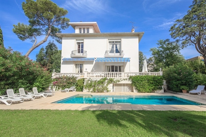 Rare opportunity, within walking distance of the sea and the shops of Saint Raphael, in the prized B