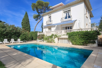 Rare opportunity, within walking distance of the sea and the shops of Saint Raphael, in the prized B