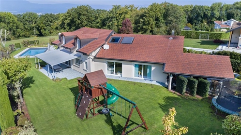 Messery, near Lake Geneva, superb villa of 300 m2 on 3 levels which will seduce you by its beautiful