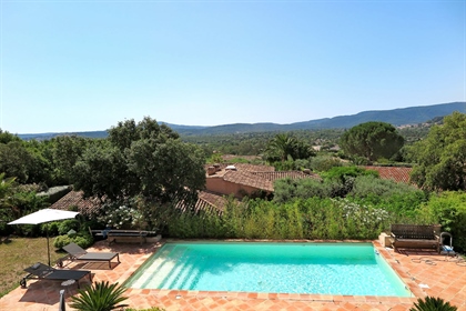 Villa for sale in Grimaud with view over the surrounding countryside.

Very spacious famil