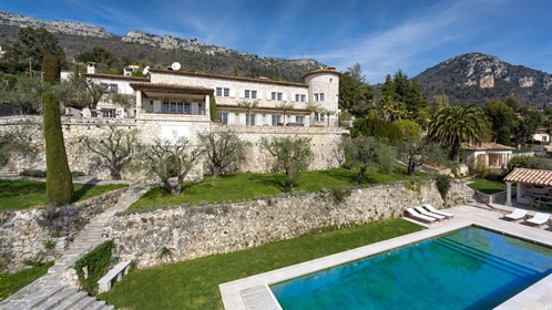 Enjoying panoramic views to the sea, a splendid property set in beautifully, landscaped, 3800 m2 of