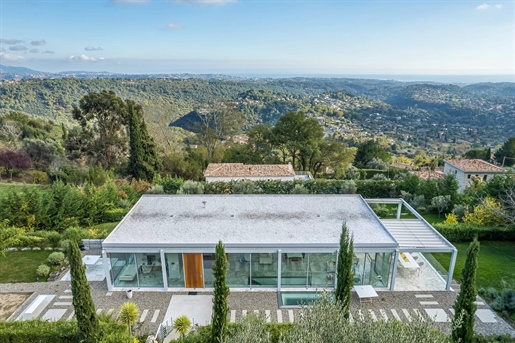 In an exclusive area of Vence, in absolute calm, magnificent architect& 039 s villa offering a breat