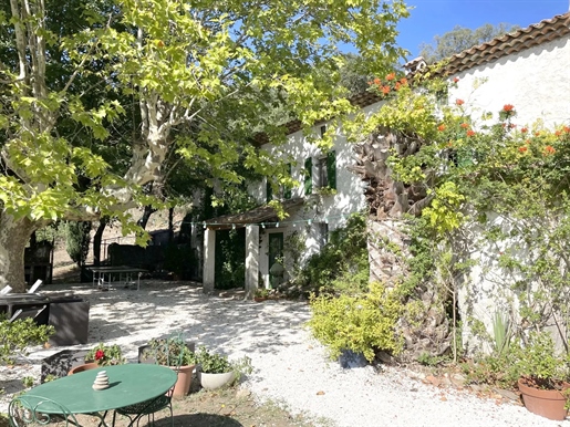 2.5 km from the village of La Garde-Freinet, in grounds of over 10 hectares, an old character proper