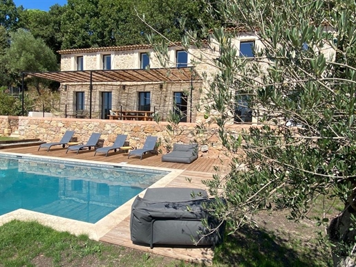 Prime location in immediate proximity to the village, offering a very lovely view of the Esterel hil