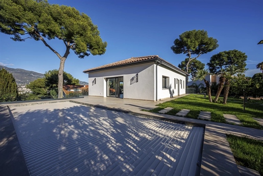 Nestling in the heart of the prestigious Cap Martin, this beautifully renovated villa boasts breatht