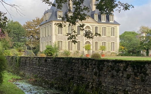 Elegance personified, stunning Chateau....

Secluded behind high walls and wrought iron ga