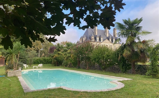 Elegance personified, stunning Chateau....

Secluded behind high walls and wrought iron ga