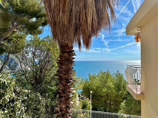 Ideally located close to Monaco 

Exceptional location in Eze seaside, in a very quiet are