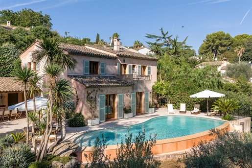 Provencal home with Infinity pool enjoying delightful relaxing views over the evergreen pine trees..