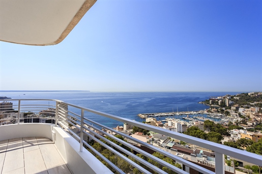 Ce penthouse est unique sur le marché immobilier à Majorque. Il s’étend sur tout le 10ème étage