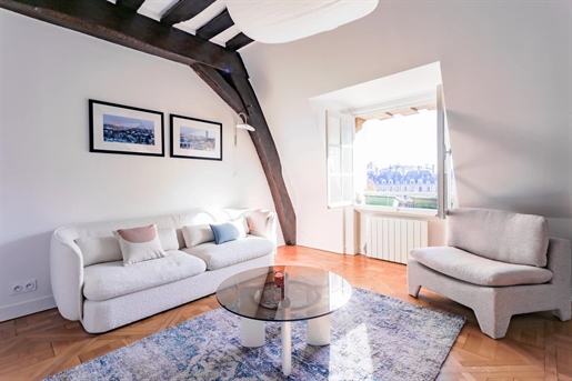 Duplex apartment overlooking Place des Vosges, Paris 4th

Wonderful opportunity in one of