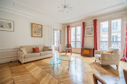 Rare, Paris 8th, Saint Philippe du Roule - On a high floor come and discover this 138m2 3 bedroom fa