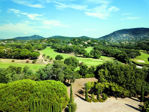 Golf lovers dream.

In the heart of the Parasol pine trees, in a private and green area on