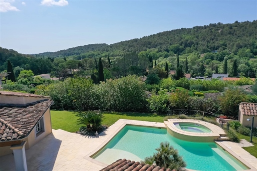 A few minutes drive from Valbonne, at the end of a cul-de-sac, in a quiet and dominant position, an