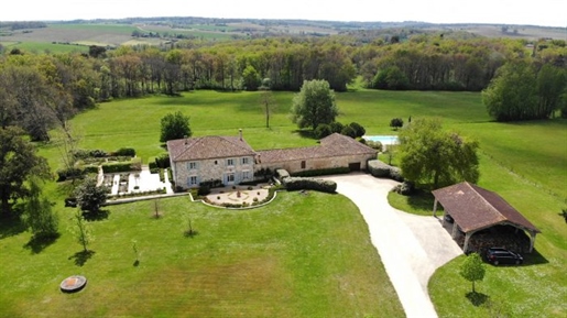 Exceptional Property set in 10 hectares of land, countryside estate.

Set in the middle of