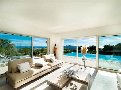 Stunning elevated views

In a dominant position with 180 degree panoramic views over the h