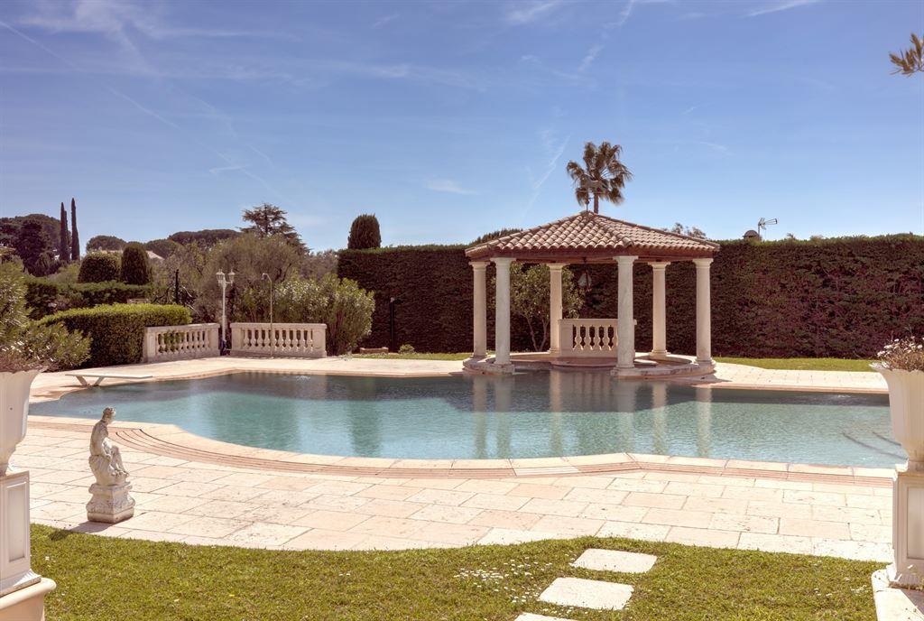 Purchase: House (06160)