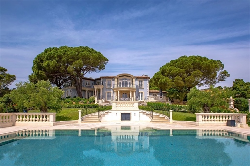 Grimaud Beauvallon 

Exceptional Domain In French 18Th Century Style Consisting Of A Villa