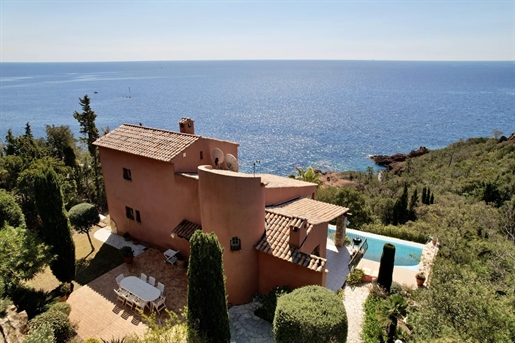Villa to renovate with stunning panoramic sea and coastline views. Located in a prestigious private