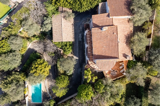 Grasse, in the residential area close to Saint-Francois, few minutes from the village of Cabris and