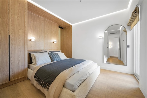 Очарователен апартамент с 2 спални на последния етаж във Вилфранш или ау-сюр-Мер

В абсолютна p