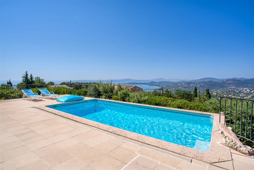 Charming Provencal villa with panoramic views of the sea and the Gulf of Saint Tropez.

Ac