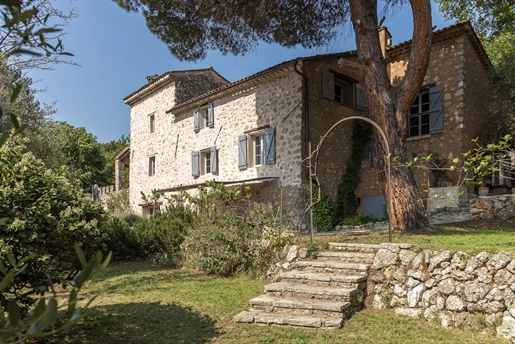 Nestling at the end of a cul-de-sac, this authentic old stone Mas offers a calm and serene environme