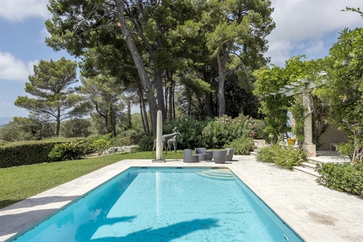 Set in the heart of a lush 6,000 m2 garden fully fenced, close to the village of La Colle-sur-Loup,