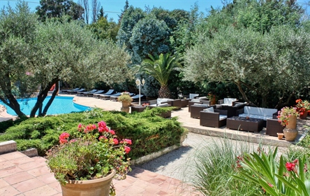 In the Gulf of Saint-Tropez, 5 minutes from the village of Grimaud, great investment project ideal f