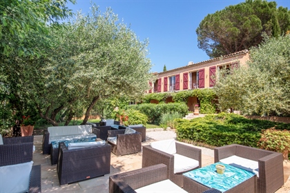 In the Gulf of Saint-Tropez, 5 minutes from the village of Grimaud, great investment project ideal f