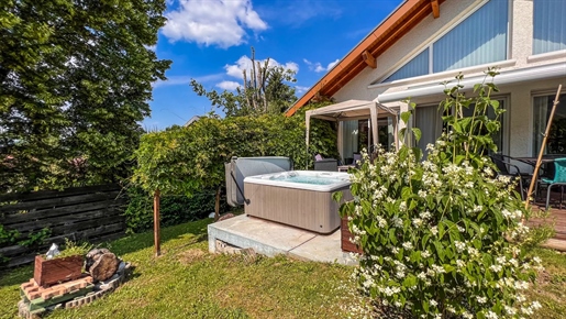 This charming detached house, with its spacious living area opening onto a terrace and Jacuzzi, is s