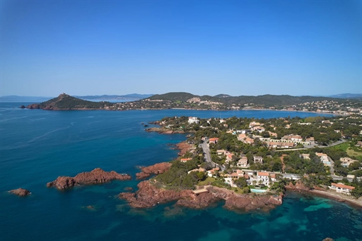 Situated in the heart of a gated estate on the stunning bay of Agay, this sea-view property is just