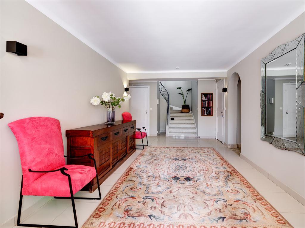 Purchase: House (06160)