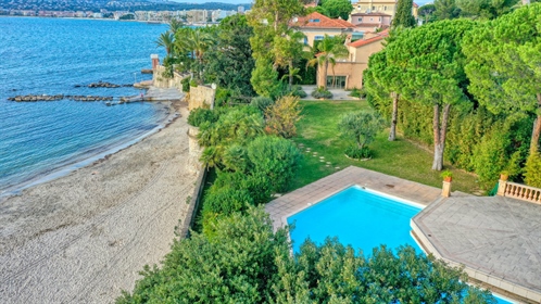Cap d& 039 Antibes: exceptional beachfront location for this well maintained Provencal villa facing