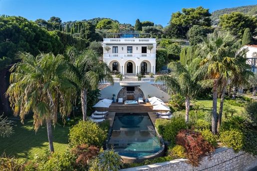 Magnificent Belle Epoque residence in a very attractive location. Overlooking Beaulieu-sur-Mer and S
