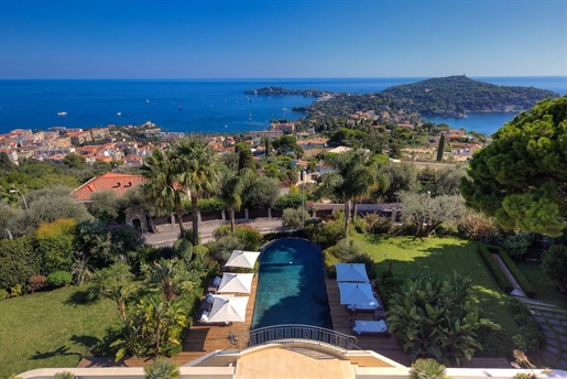 Magnificent Belle Epoque residence in a very attractive location. Overlooking Beaulieu-sur-Mer and S