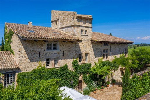 Exceptional Residence 30 Min From AVIGNON

The first trace of this historic residence date