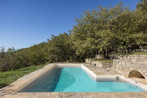 Exceptional stone house on the hills of Chateauneuf, built with noble materials and quality by an ar
