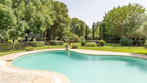 Set in verdant countryside, just 15 minutes from Maussane-les-Alpilles, this sumptuous and handsome