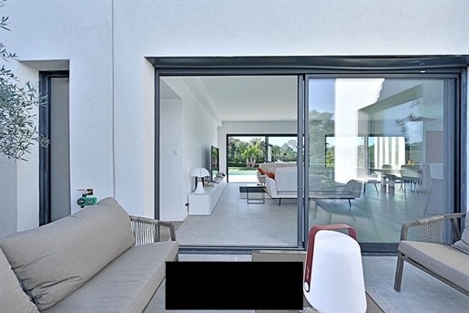Located in a sought-after area, this contemporary villa, completed in 2023, offers remarkable living