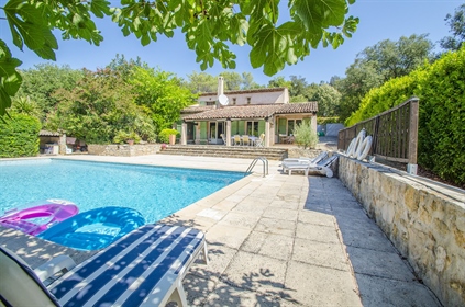 Well situated large villa in a quiet area with easy access to Sophia Antipolis. 

Beamed l