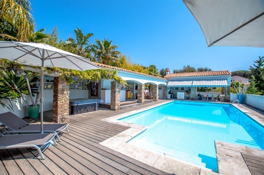 Sainte-Maxime. Magnificent property in contemporary style entirely renovated. 

This resid