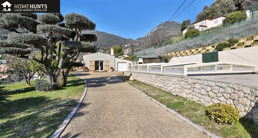 Falicon: Single-storey house of 127 m2 stood on a plot of 1800 m2 with swimming pool and outbuilding