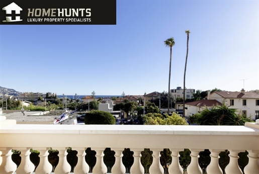 Beautiful renovated 3 bedroom apartment located in a historic building from the year 1885 in the hea