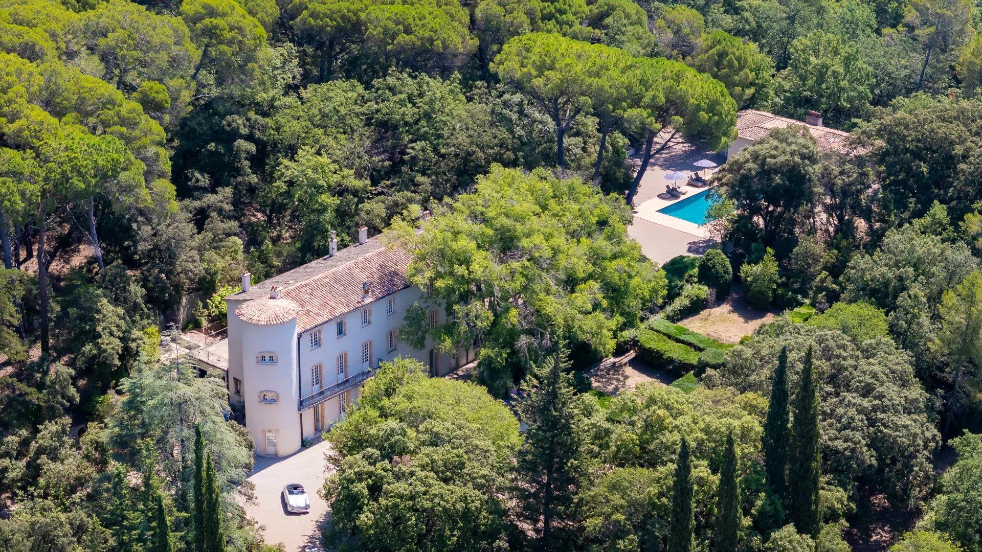 Purchase: Luxury property (83510)