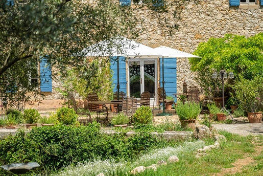 Magnificent 18th century stone mill measuring 256 m&sup2 located in a verdant valley on a plot of 5,