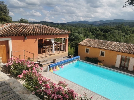 Actuellement utilisée comme maison d’hôtes, cette villa se trouve sur plus d’un hectare de terrain 