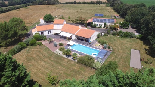 Unique and exceptional 1.9 ha haven of peace with its two houses and swimming pool in the Vendee, ju