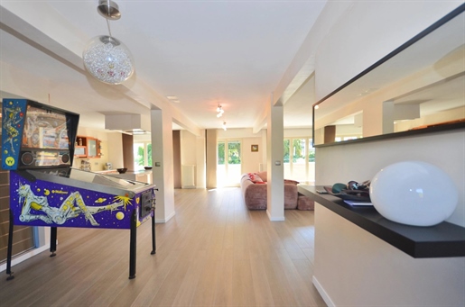 Juan-Les-Pins : ideally situated within walking distance to the beach and all amenities, beautiful c